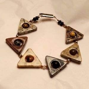 Agat triangle-shapped bead bracelet